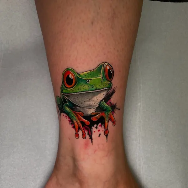 Tatuaj colorat cu o broască verde pe picior
