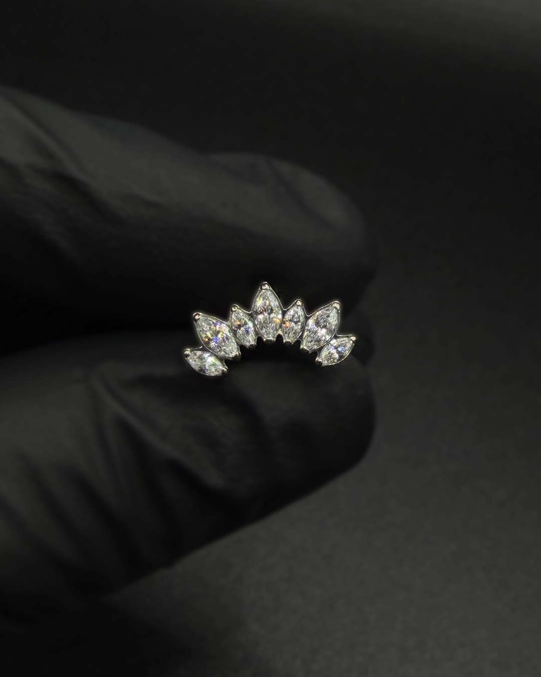 Piercing tip labret cu cristale 